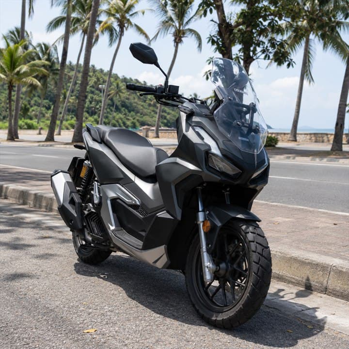 MotoPalm Rentals Maxi Scooter 300