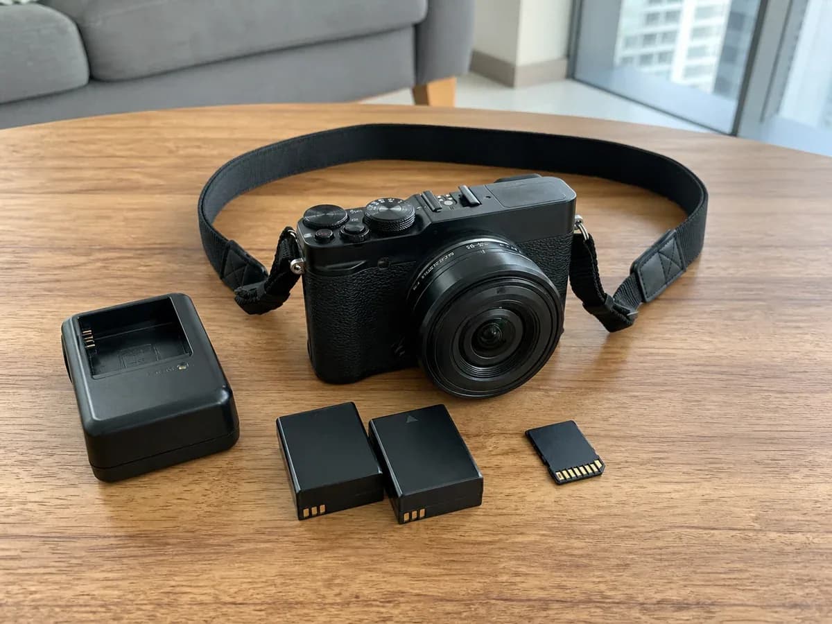Sony A6400 with 16-50mm Lens sample listing photo