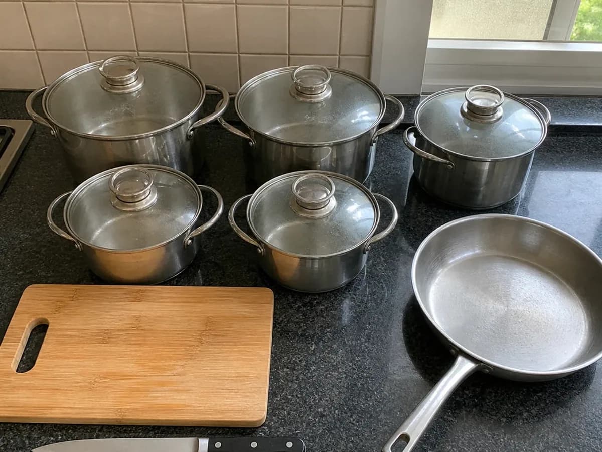 Stainless Cookware and Knife Set detail photo