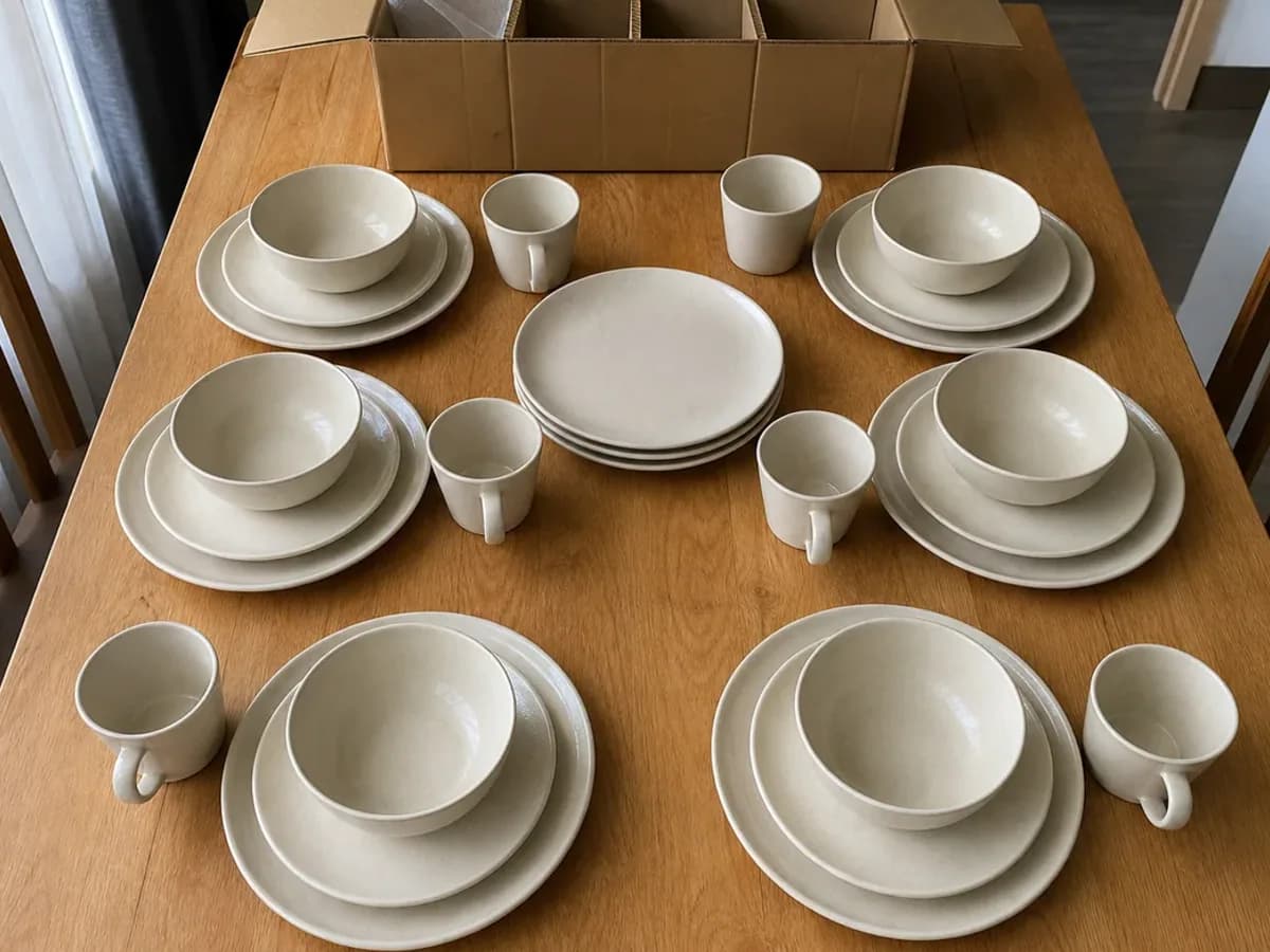 Neutral Ceramic Dinner Set detail photo