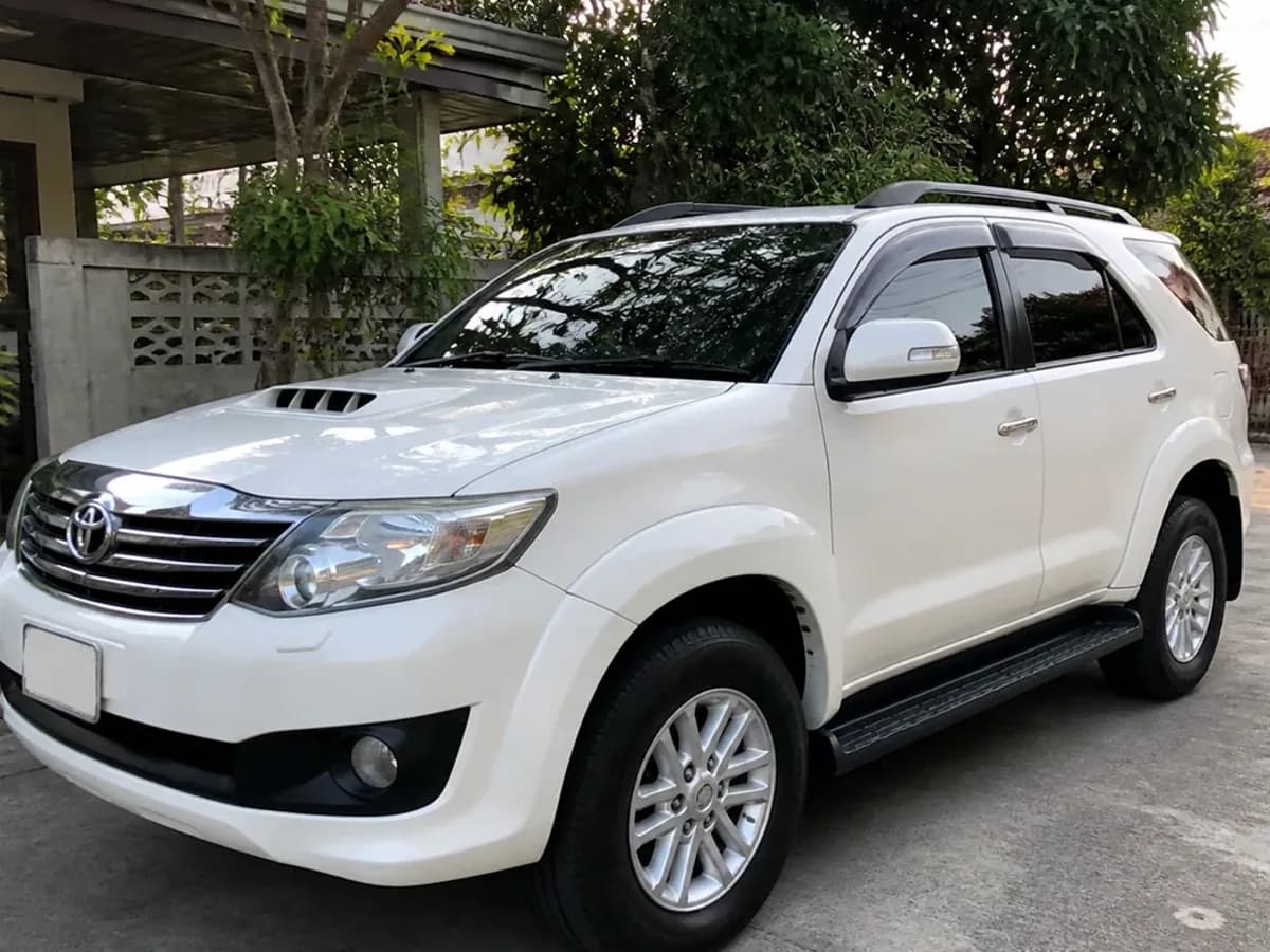 Toyota Fortuner 2.4 V 2018 detail photo