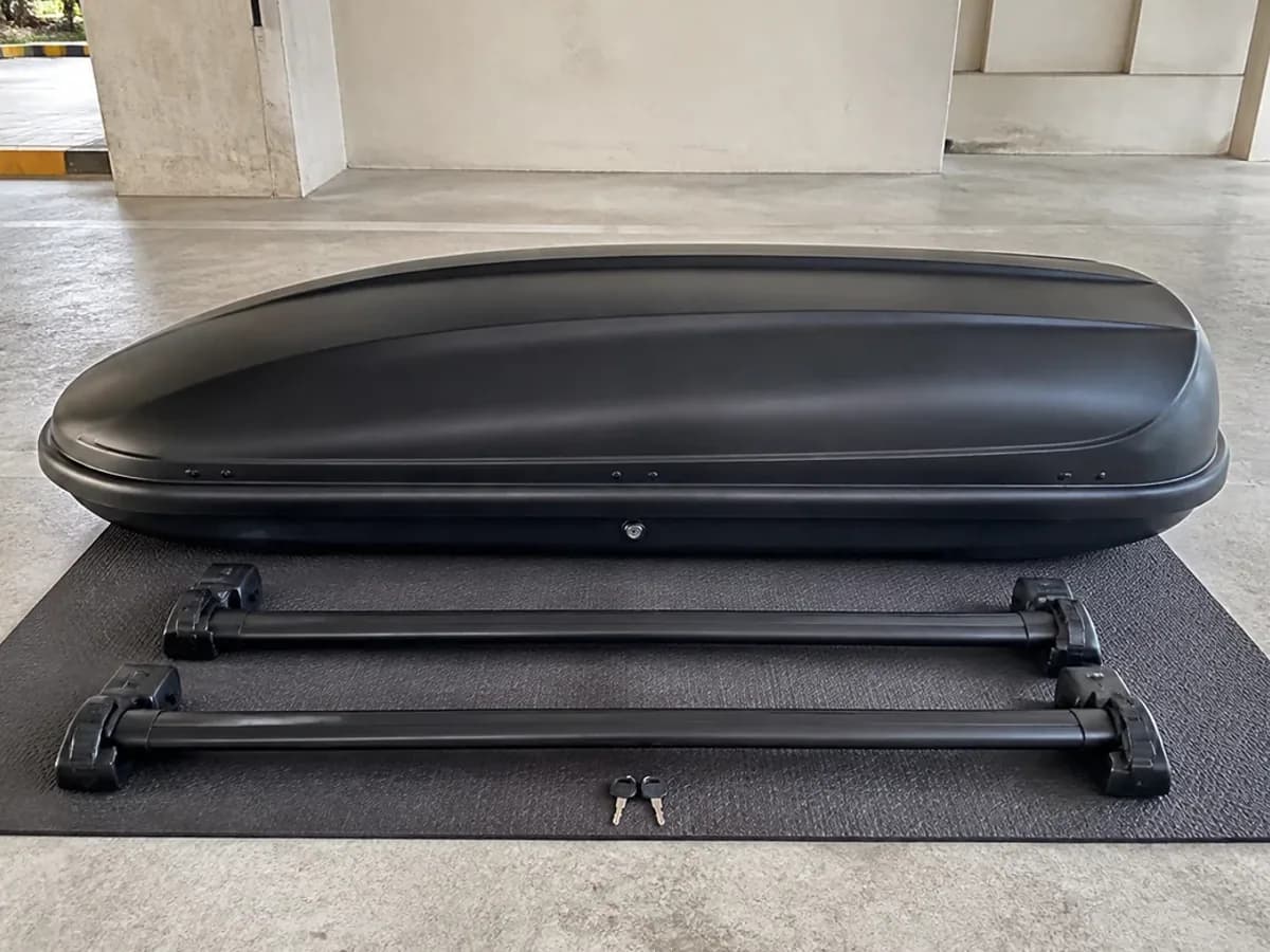 Roof Box with Cross Bars 420L detail photo