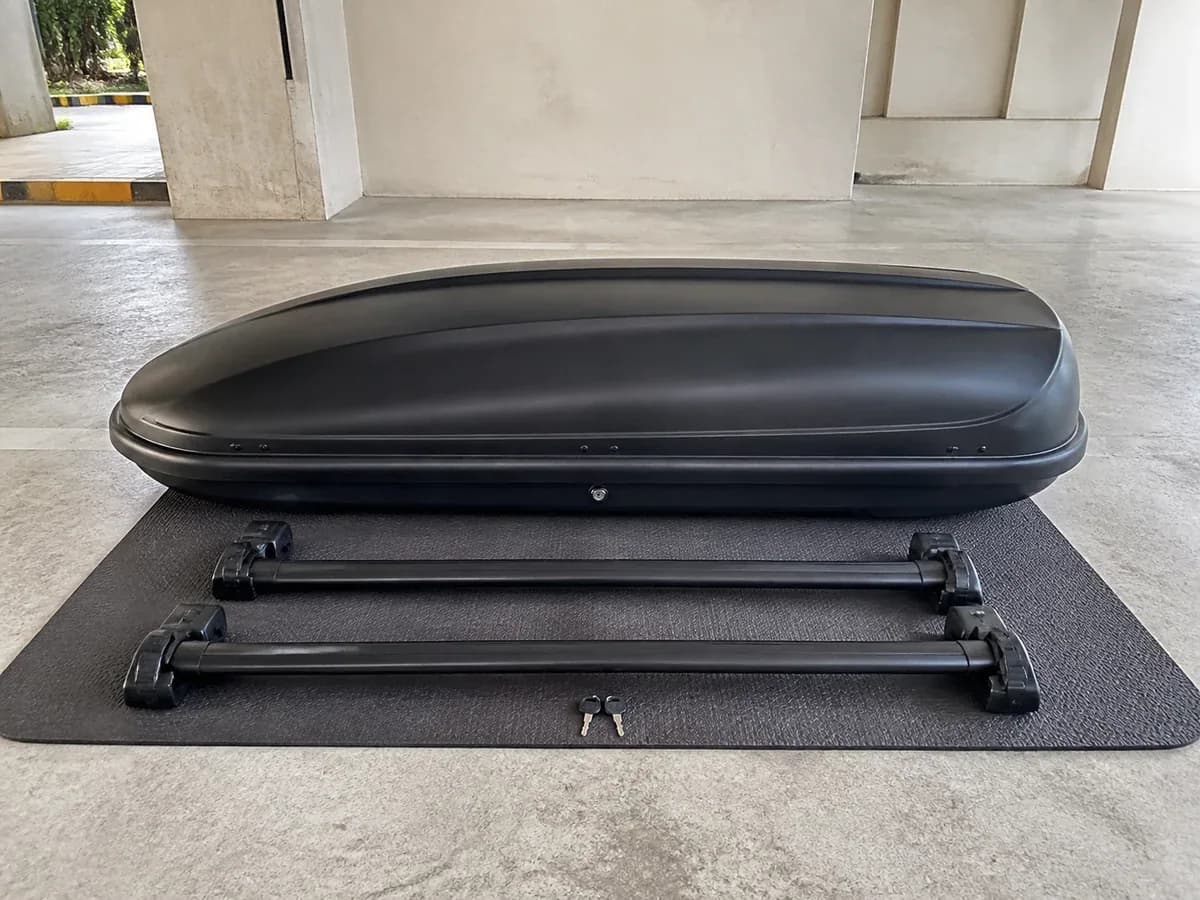 Roof Box with Cross Bars 420L sample listing photo